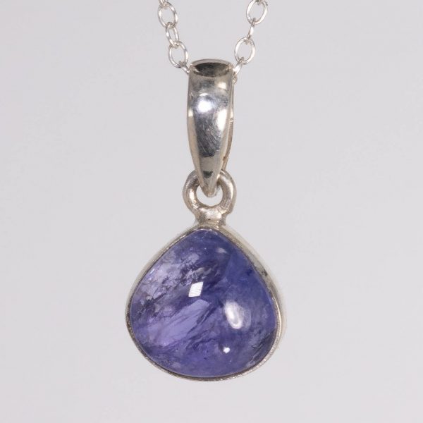 Colgante de plata 925 con Tanzanita hecho a mano por Punay Project en España.