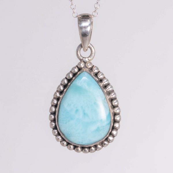 Colgante de plata 925 con Larimar, diseño exclusivo hecho a mano por Punay Project en España.