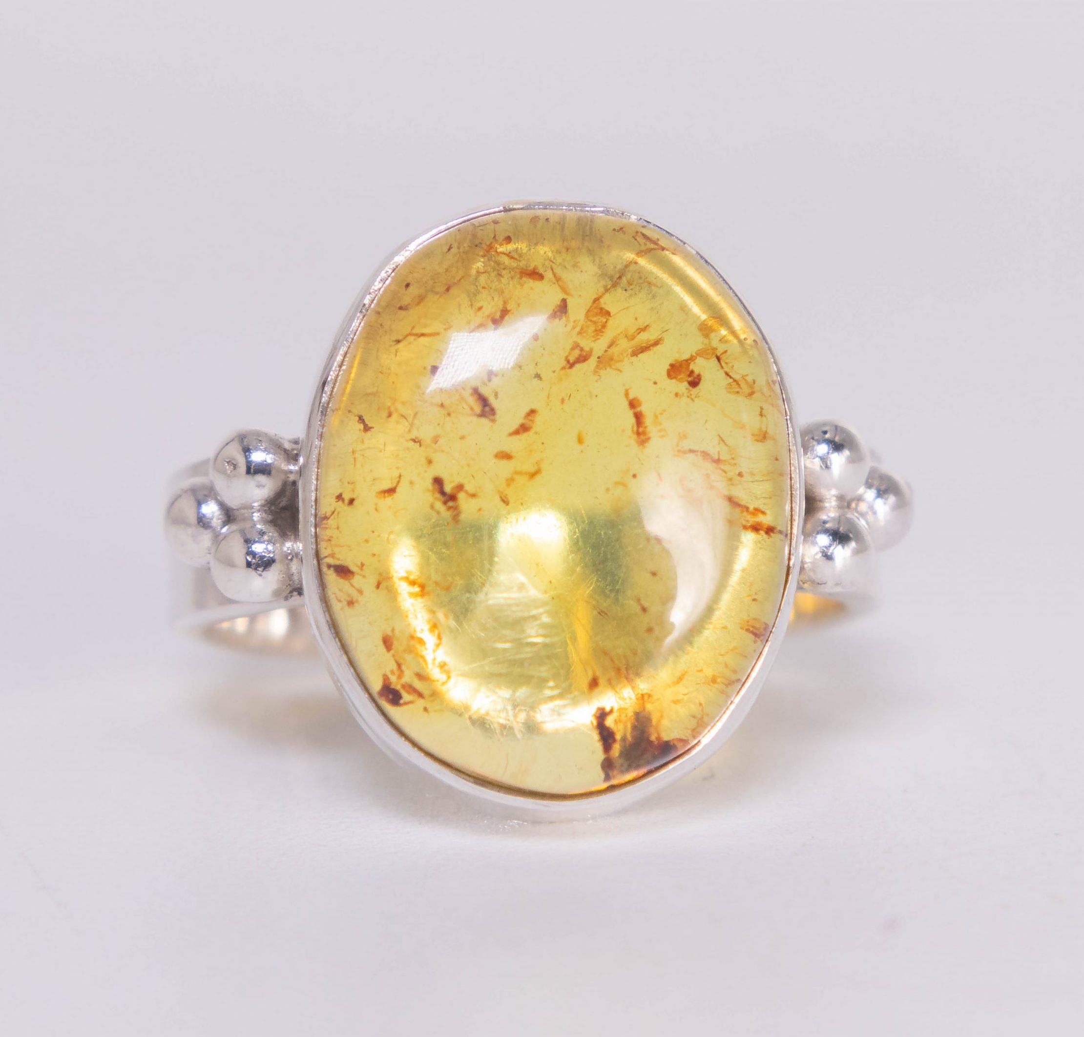 anillo de plata 925 con ámbar mexicano, diseño exclusivo hecho a mano por Punay Project en España