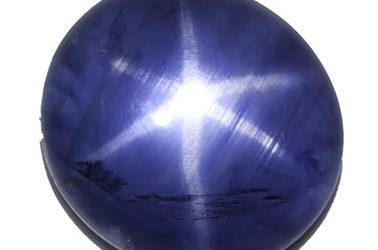 ZAFIRO AZUL ESTRELLA: La gema que captura la luz de las estrellas para la eternidad.