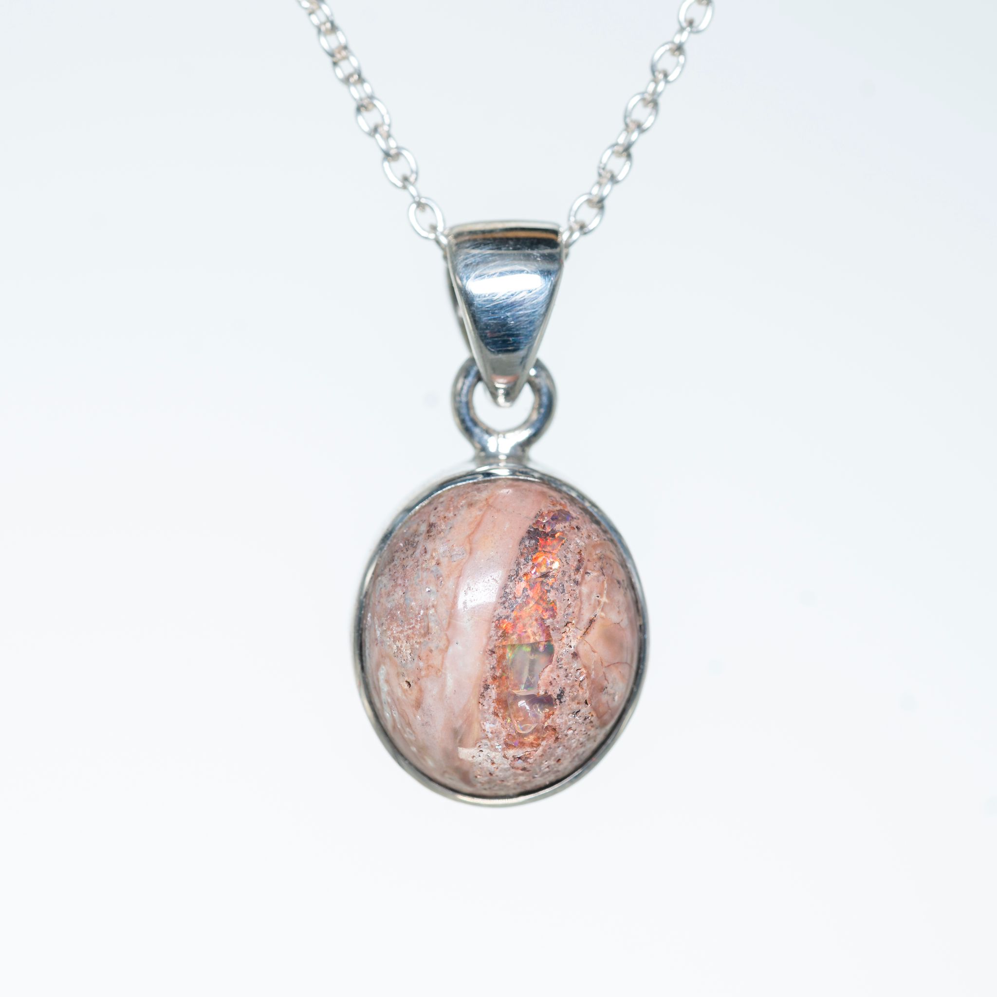 Colgante de plata 925 con Ópalo de Fuego Mexicano hecho a mano por Punay Project en el taller de joyería de España