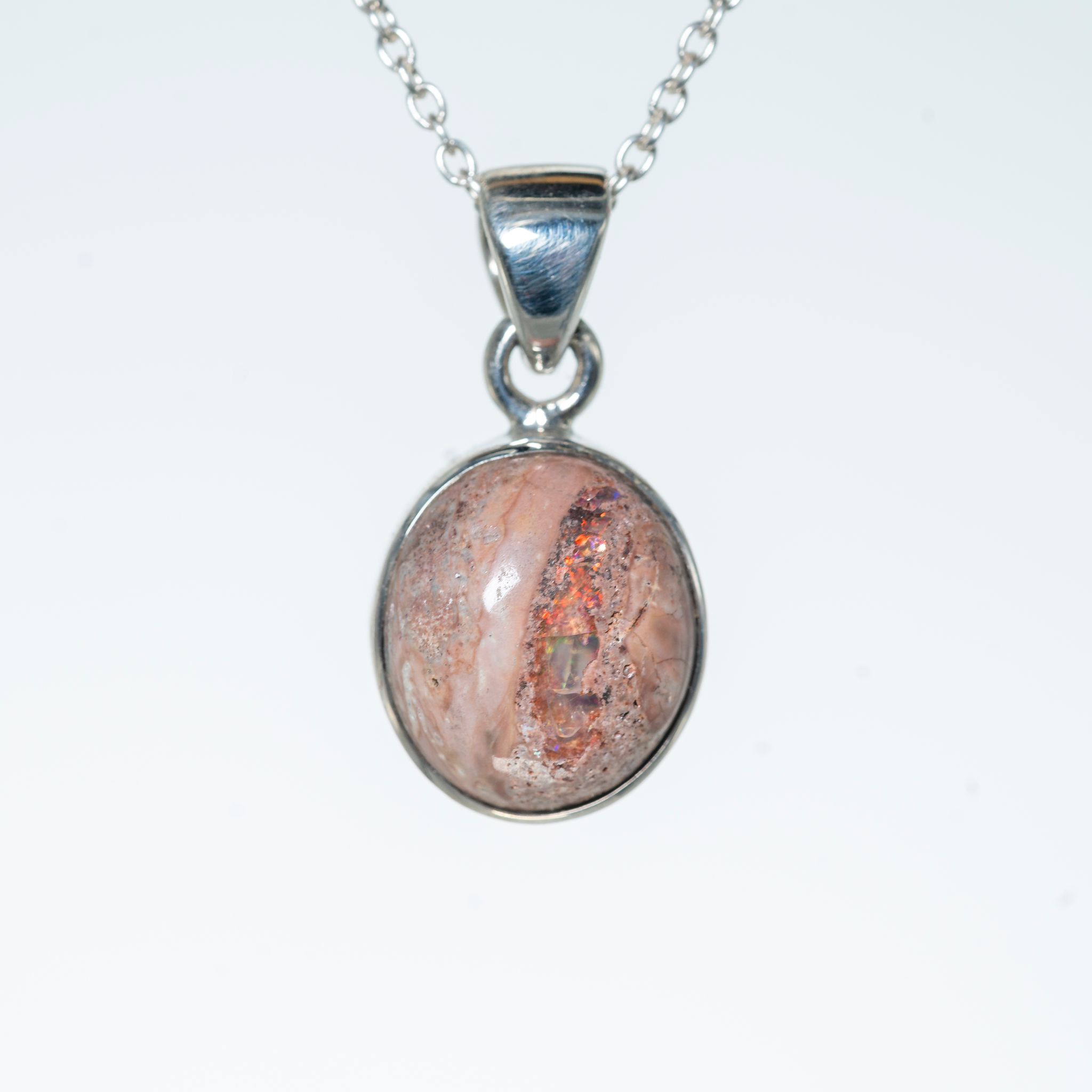 Colgante de plata 925 con Ópalo de Fuego Mexicano hecho a mano por Punay Project en el taller de joyería de España